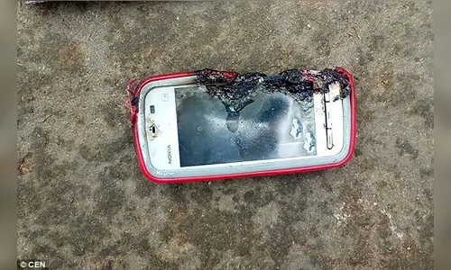 Moça morre após celular explodir enquanto ela falava com familiar