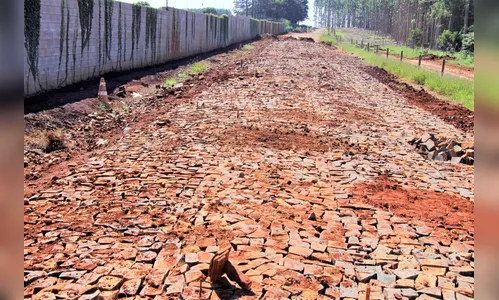 Prefeitura prossegue com obras em estradas rurais de Arapongas