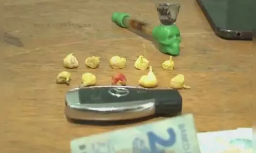 Médico é preso com 10 pedras de crack e cachimbo durante expediente