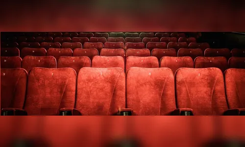 Homem morre depois de entalar a cabeça em assento de cinema