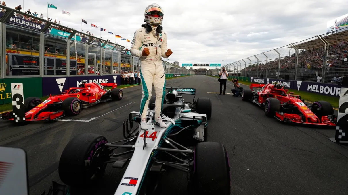 Hamilton deslancha no fim e conquista a pole position com recorde na Austrália - imagem  globoesporte.globo.com​