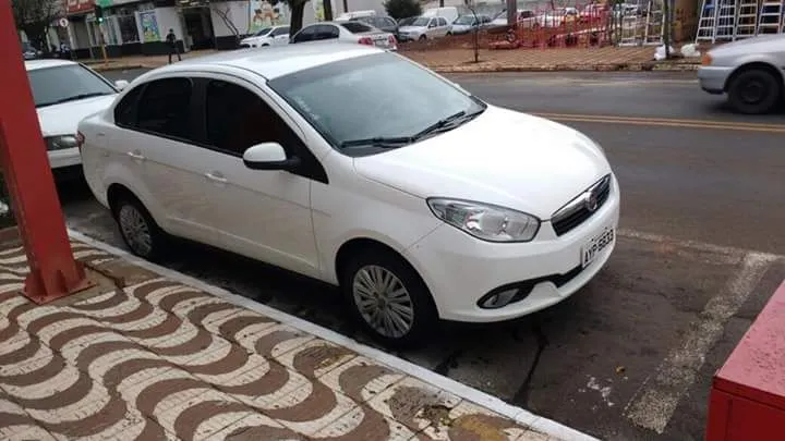 Fiat Sena branco, placas AYP- 6833 ( Apucarana) foi furtado na Vila Feliz- Foto: Reprodução