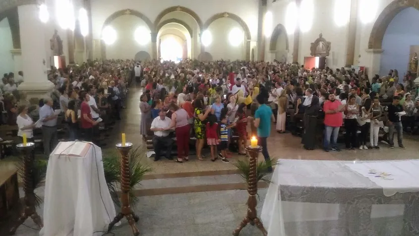 Missa de Ramos marca o começo das celebrações da Semana Santa em Apucarana - Foto - professor Narciso do Prado