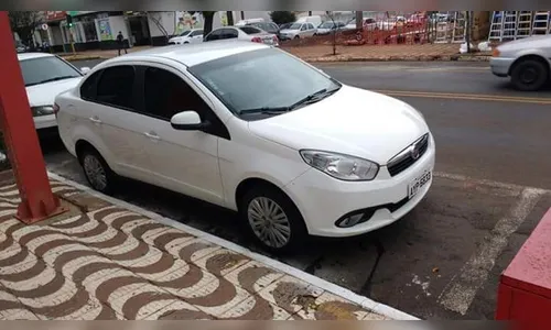 Carro é furtado de dentro de garagem em Apucarana