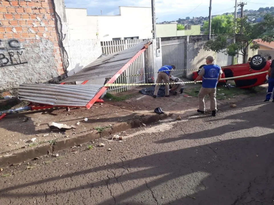 Acidente aconteceu na manhã de domingo (25) e provocou duas mortes (25) - Foto: Londrina News