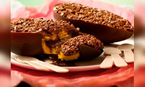 Prepare um ovo de Páscoa recheado com bolo de cenoura de apenas 300 calorias