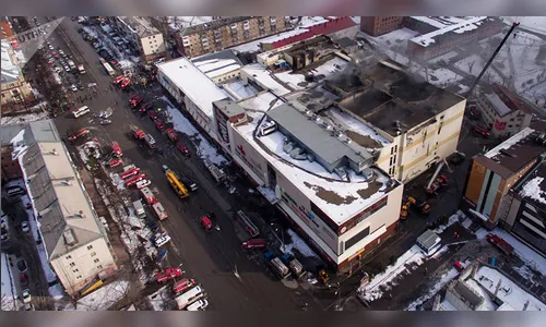 Shopping russo onde morreram 64 pessoas volta a pegar fogo
