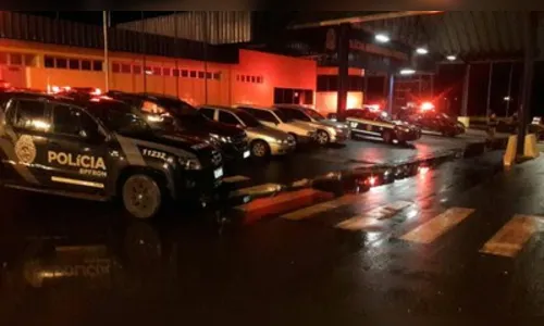 PRF e PM apreendem quatro carros lotados de cigarros do Paraguai