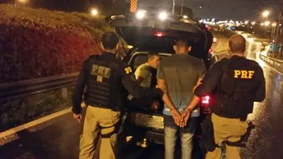PRF prende trio com carro furtado em Joinville 