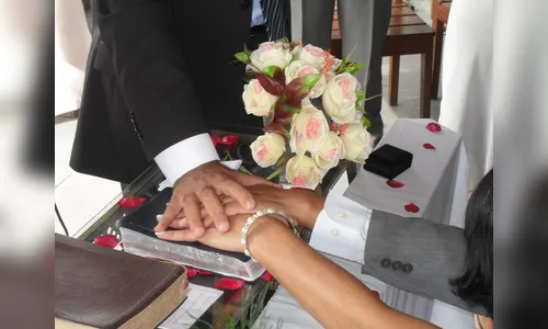 Arapongas realiza casamento comunitário