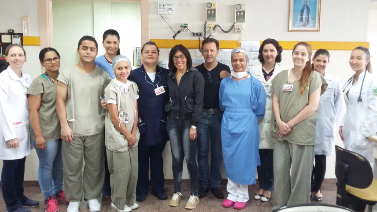 Lindinalva Ferreira Rufino reencontrou a equipe que trabalhou na sua recuperação. Foto: Assessoria