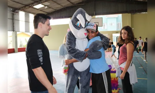 Polícia garante a Páscoa de crianças carentes