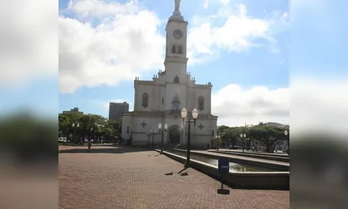 PM prende suspeito de vender maconha na frente da porta da Catedral