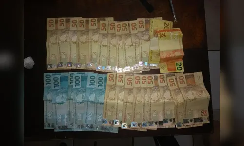 Suspeitos de tráfico são presos com R$1,6 mil em dinheiro