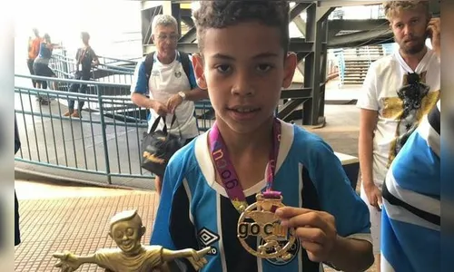 Garoto apucaranense ganha título internacional no Grêmio de Porto Alegre