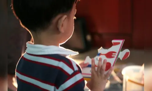 Dia Mundial de Conscientização sobre o Autismo foca em meninas e mulheres