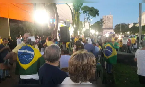 Manifestantes saem às ruas de Apucarana e Arapongas para pedir a prisão de Lula