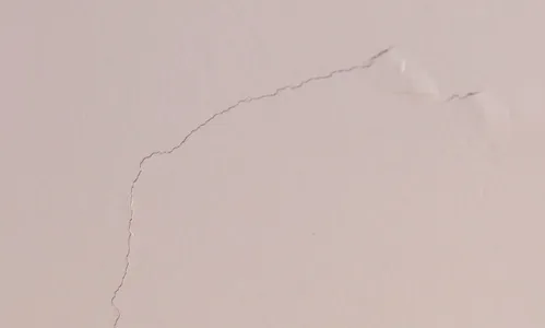 Após tremor, Defesa Civil faz vistoria em prédio com rachadura em Maringá