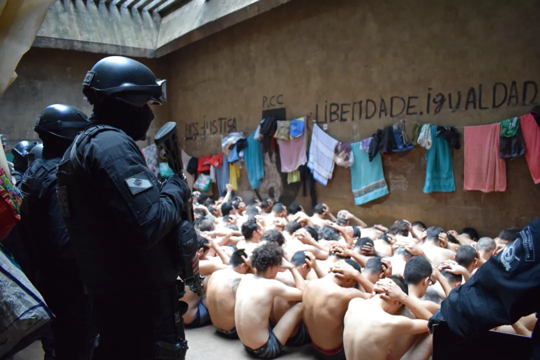 SOE faz revista e recontagem de presos após fuga na Cadeia de Ivaiporã