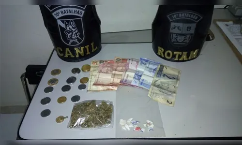 Mãe e filho de 16 anos são presos com crack e maconha em Apucarana; mulher escondia droga no sutiã