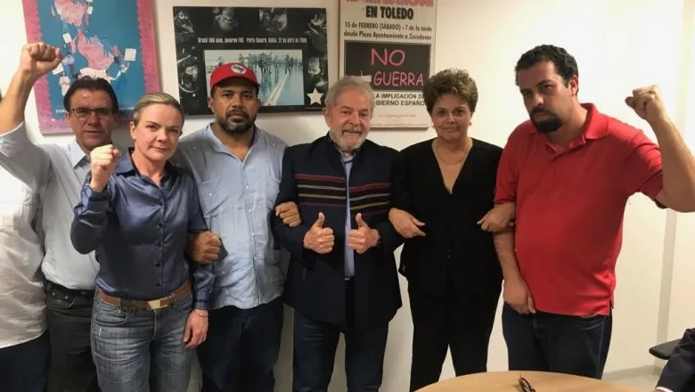 Lula e a cúpula do PT na sede do Sindicato – Foto – PT