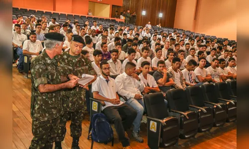 Exército entrega certificados de dispensa de incorporação