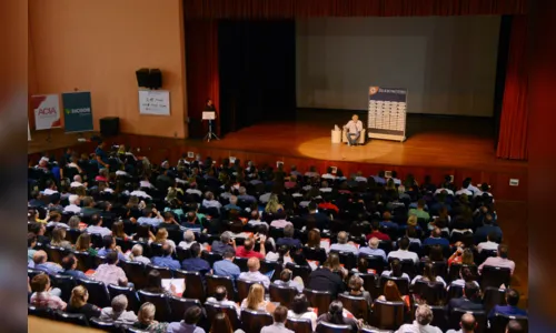 
							Palestra de Arnaldo Jabor reúne cerca de 500 pessoas no Cine Teatro Fênix
						
						