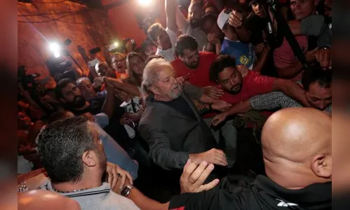 Lula deixa Sindicato dos Metalúrgicos e agora está preso
