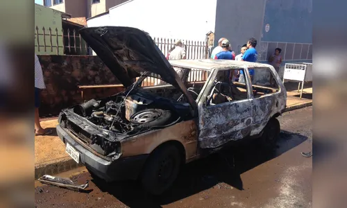 Mulher ateia fogo em carro após brigar com o marido na zona leste de Apucarana