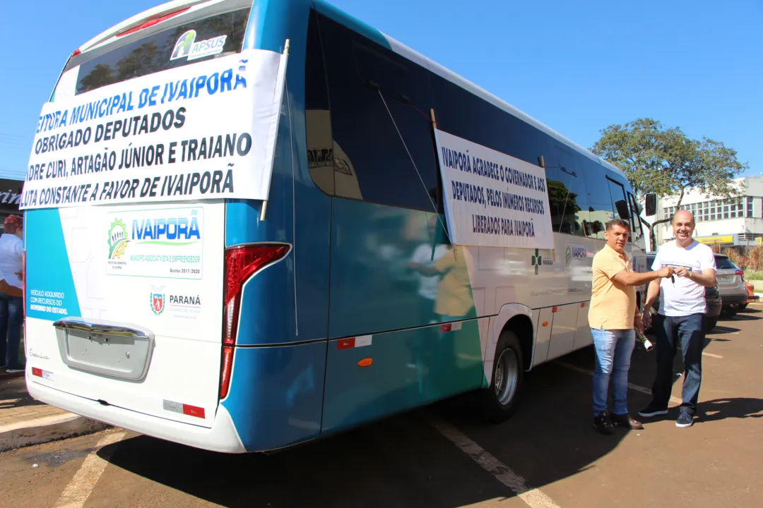 Prefeitura de Ivaiporã adquire mais um ônibus para levar pacientes a Curitiba