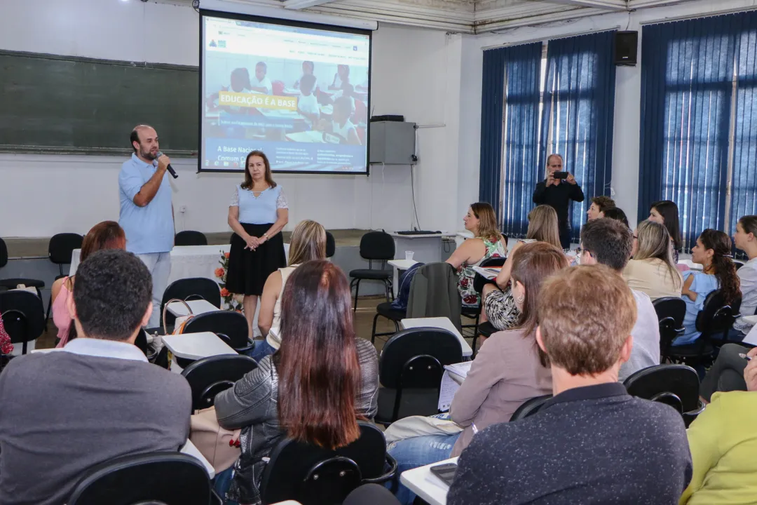 Apucarana sedia encontro estadual de redatores curriculares - Foto: Divulgação