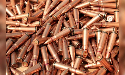 PRE apreende mais de 1,4 mil cápsulas de fuzil com moça de 18 anos em Rolândia