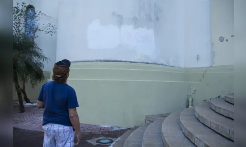 
							Polícia Civil investiga autoria de pichação na catedral de Apucarana
						
						
