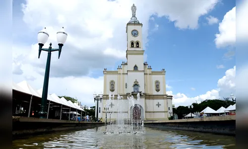 Polícia Civil investiga autoria de pichação na catedral de Apucarana