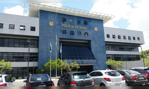 Ex-presidente Lula recebe visita de três filhos e um neto em Curitiba