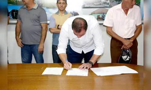 Prefeito assina ordem de serviço para pavimentação em Cambira