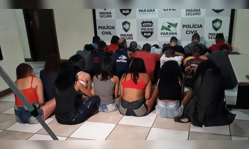 Mais de 20 jovens são detidos e maconha apreendida durante festa em Apucarana