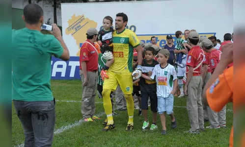 Ex-goleiro Vitor vai lançar livro nesta terça-feira à noite em Arapongas