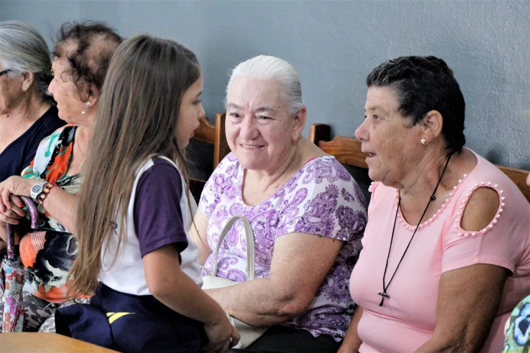 Assistência Social realiza confraternização entre crianças e idosos em Arapongas