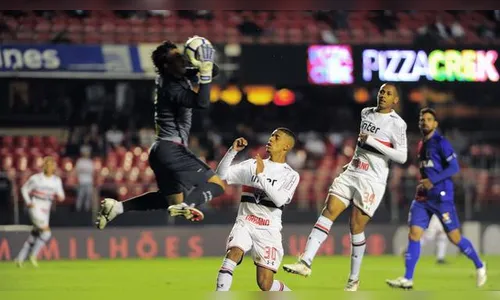 São Paulo sofre, mas estreia no Brasileirão com vitória sobre o Paraná