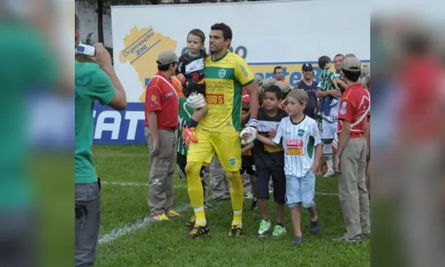 Ex-goleiro Vitor lança livro nesta 3ª feira à noite em Arapongas