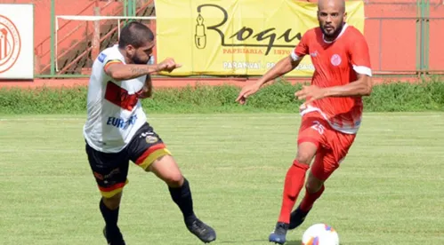 Maurim (à direita), fez ameaça após marcação da penalidade. (Foto: Divulgação/ACP)