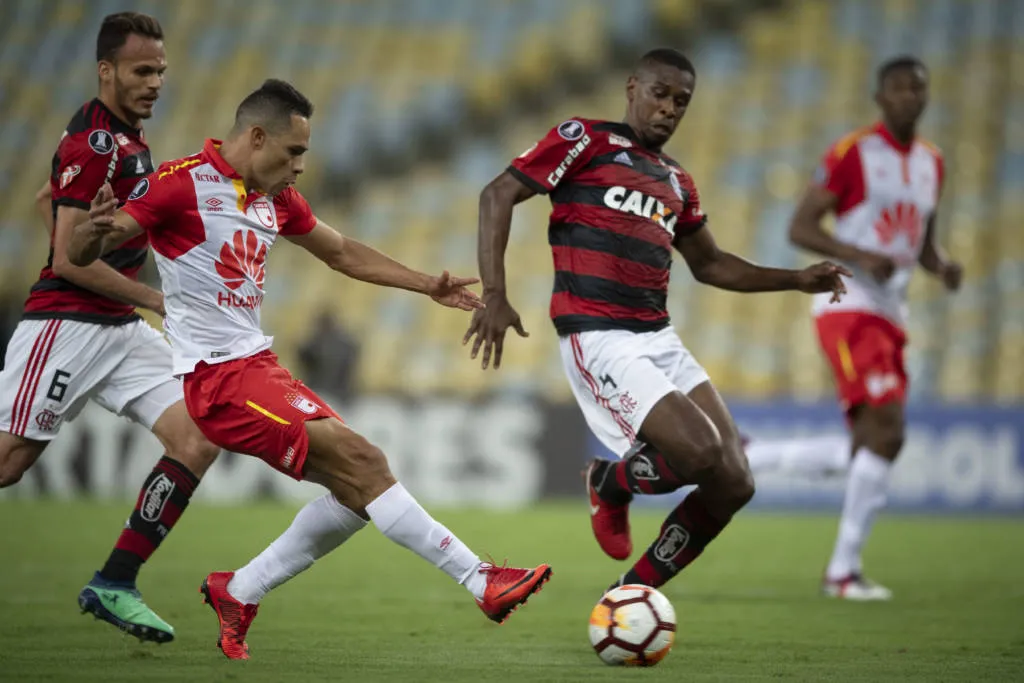 Flamengo ficou no empate em pleno Maracanã vazio: 1 a 1 - Foto: Mauro Pimentel / AFP/Reprodução