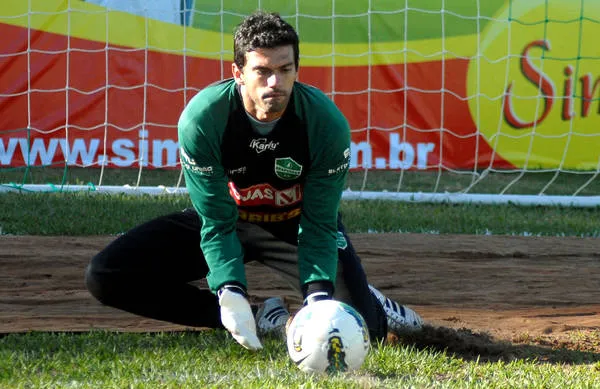 O goleiro Vitor foi campeão do interior do Paranaense pelo Arapongas Esporte Clube em 2012 - Foto: Arquivo/TN