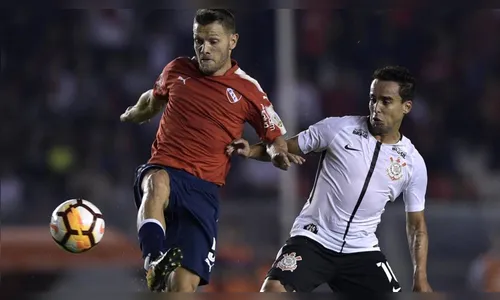 Corinthians joga bem e vence o Independiente e na Argentina
