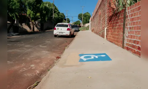 Fundo de vale recebe asfalto e calçadas com acessibilidade