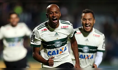 Coritiba faz bom jogo e vence o Atlético-GO na Série B