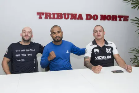 Preparador físico Diego Silva, Fernando Rezende e o professor Rafael Black durante visita na redação do Jornal Tribuna do Norte - Foto: TNonline