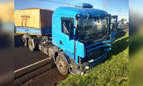 Caminhões se envolvem em acidente na zona norte de Apucarana