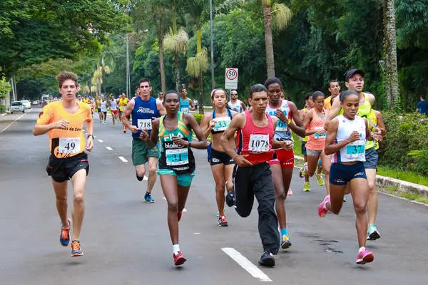 A tradicional Corrida Rústica Tiradentes será realizada neste domingo em Maringá - Foto: Eucorro/Divulgação